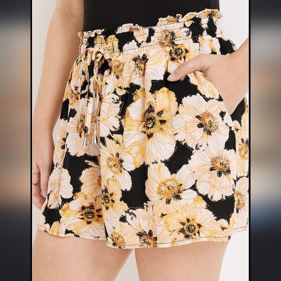 NWT Resort wear short pockets floral print Black Cream rayon Plus Size 2X. - Picture 15 of 15